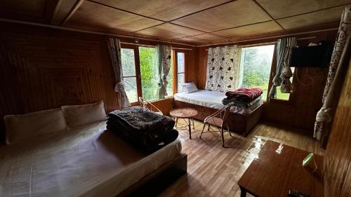 Top Hill Cottage — 4-Star Luxury Hotel in Anantnag, India