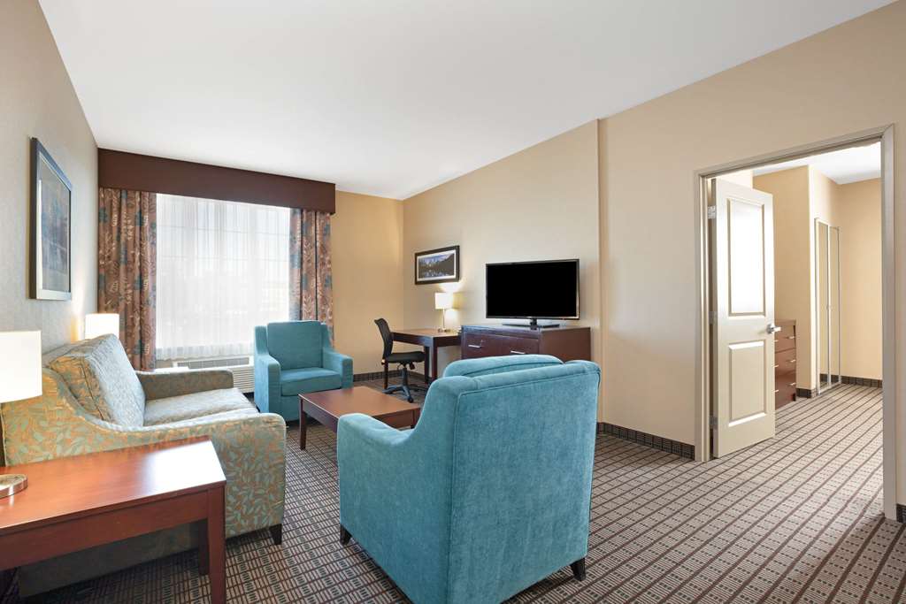 La Quinta Inn & Suites by Wyndham Bellingham - photo 53