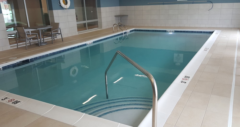 Holiday Inn Express & Suites Toledo West by IHG - photo 17