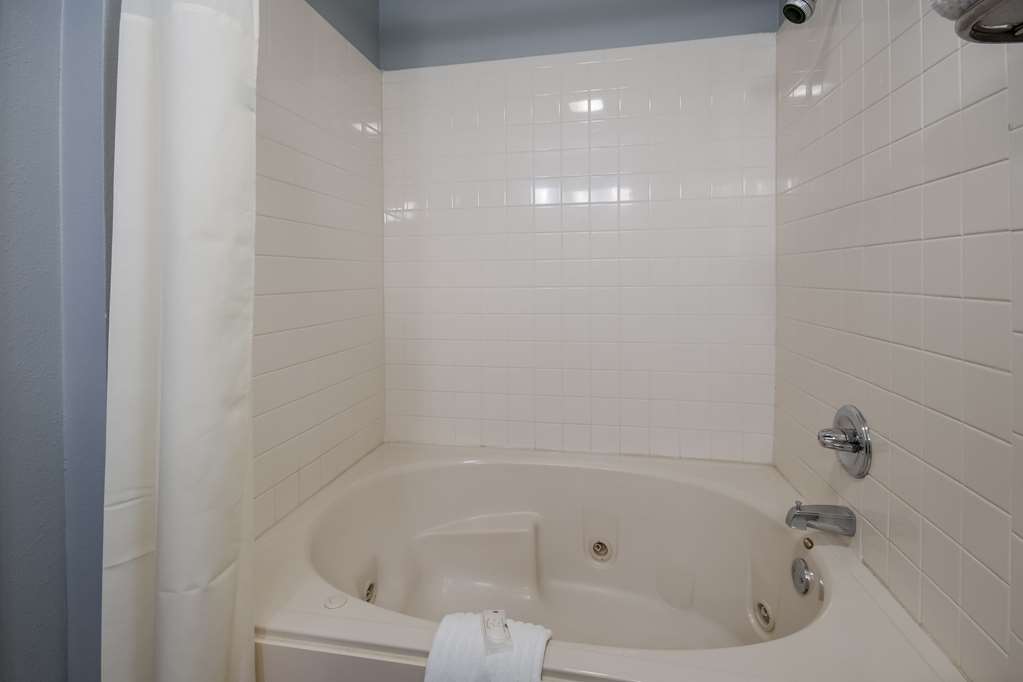 Quality Inn & Suites Oklahoma City North - photo 26