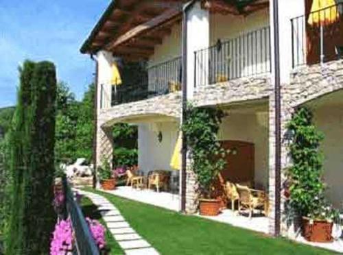 Villa Giada — 4-Star Luxury Hotel in Torri Del Benaco, Italy