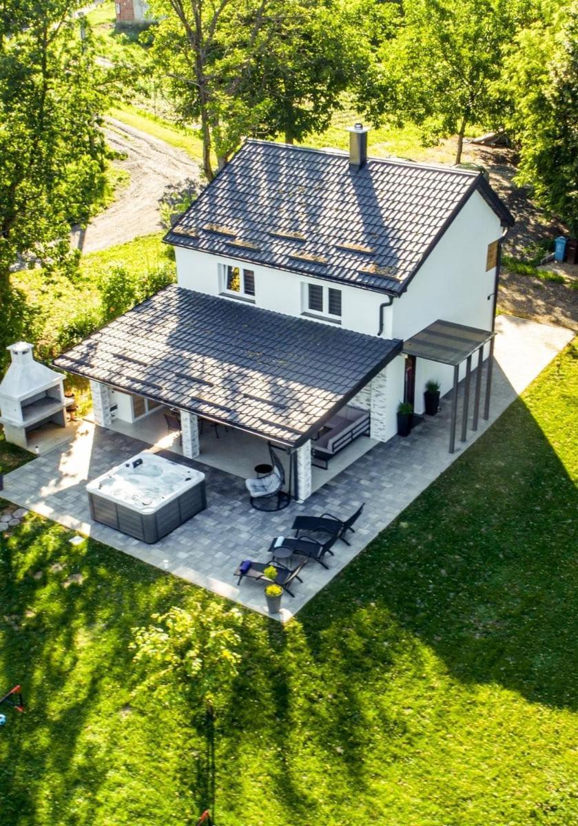 Greenwood 84 in Unknown City, Croatia