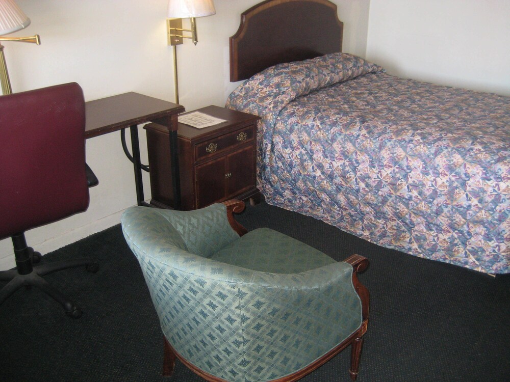 El Capitan Motel - photo 8