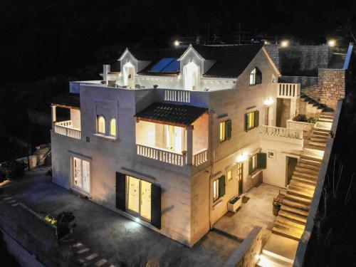 Villa Mar 1 Luxury apartments — 4-Star Luxury Hotel in Pucisca, Croatia