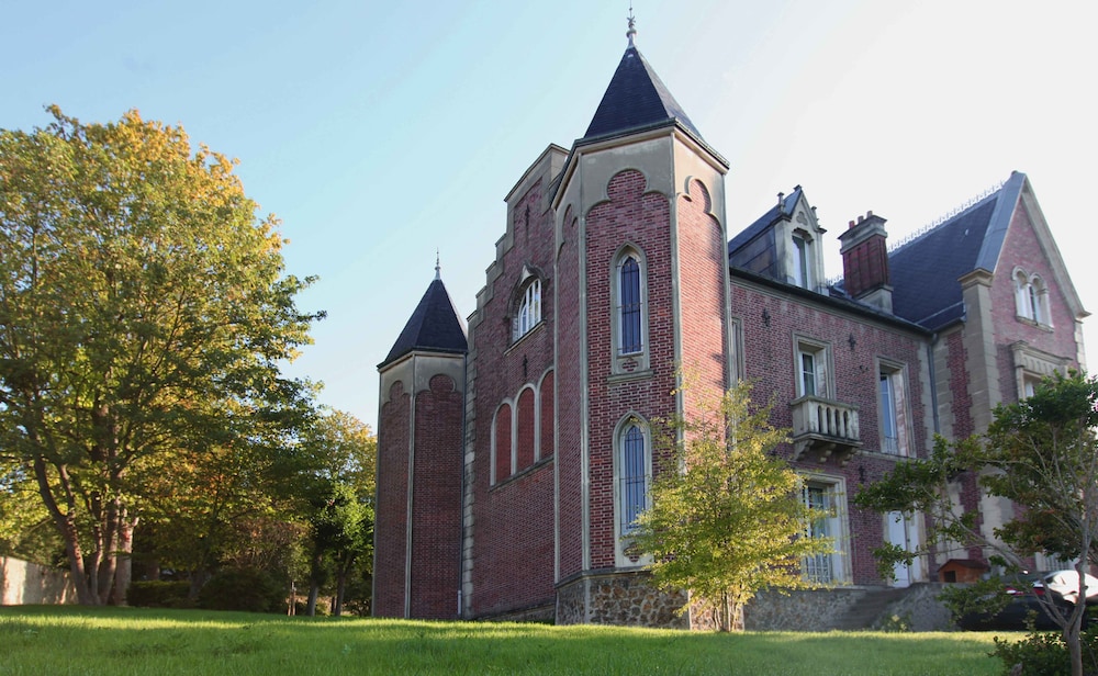 Les Tourelles de Thun - carbon neutral hotel in Paris