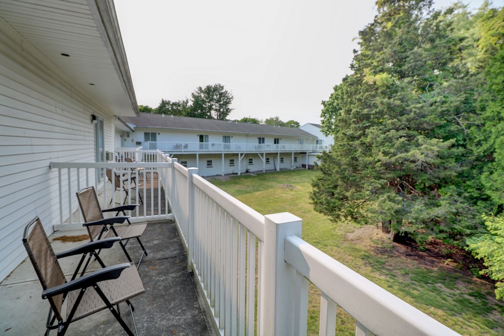 Hamilton Village Inn - photo 29