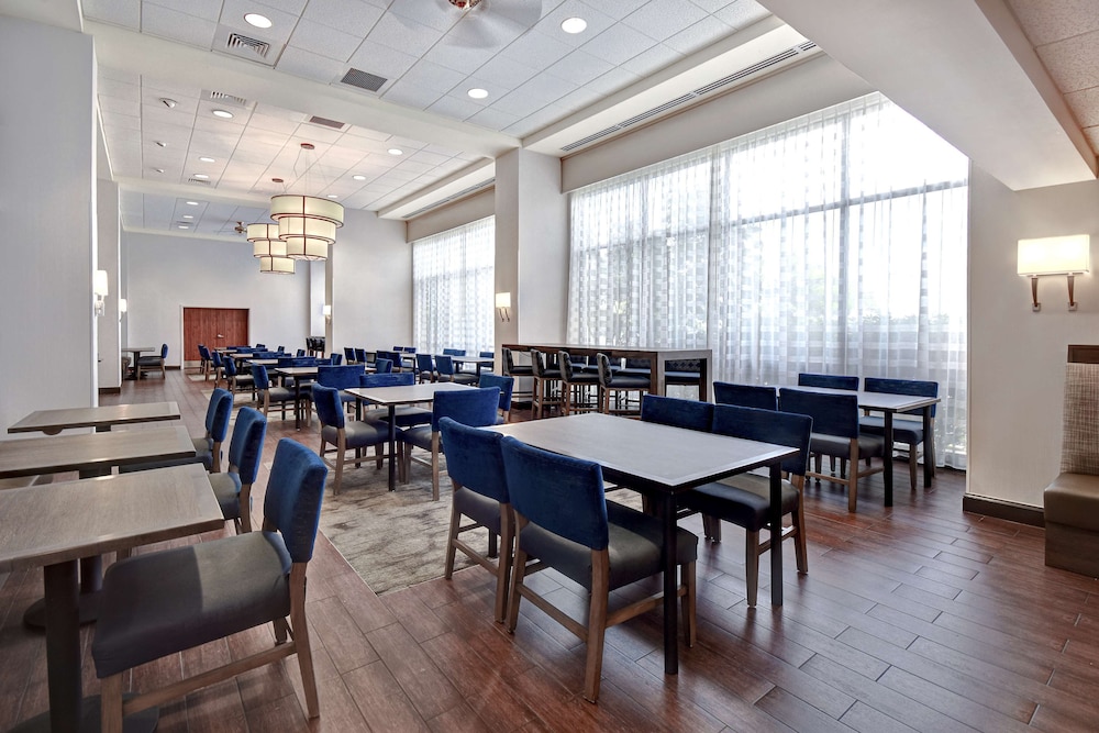 Hampton Inn & Suites Alexandria Old Town Area South - photo 45