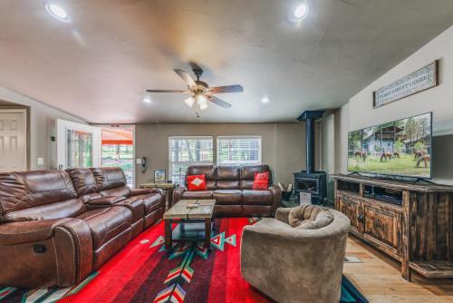 Horseshoe Canyon: 3 2 With Awesome Outdoor Space in Ruidoso, United States