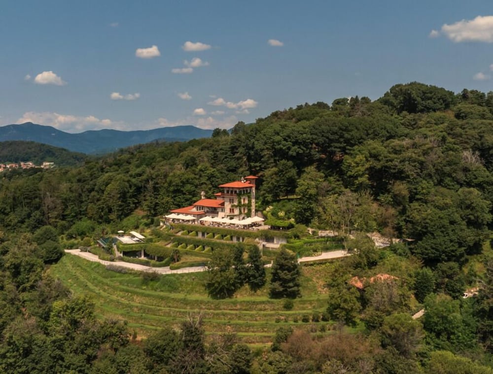 Tenuta De L'Annunziata Natural Relais — 4-Star Luxury Hotel in Uggiate Trevano, Italy