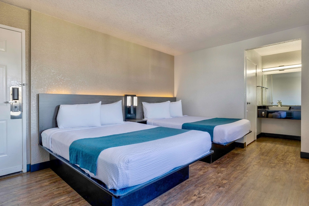 Motel 6 Anaheim CA Fullerton East - photo 19