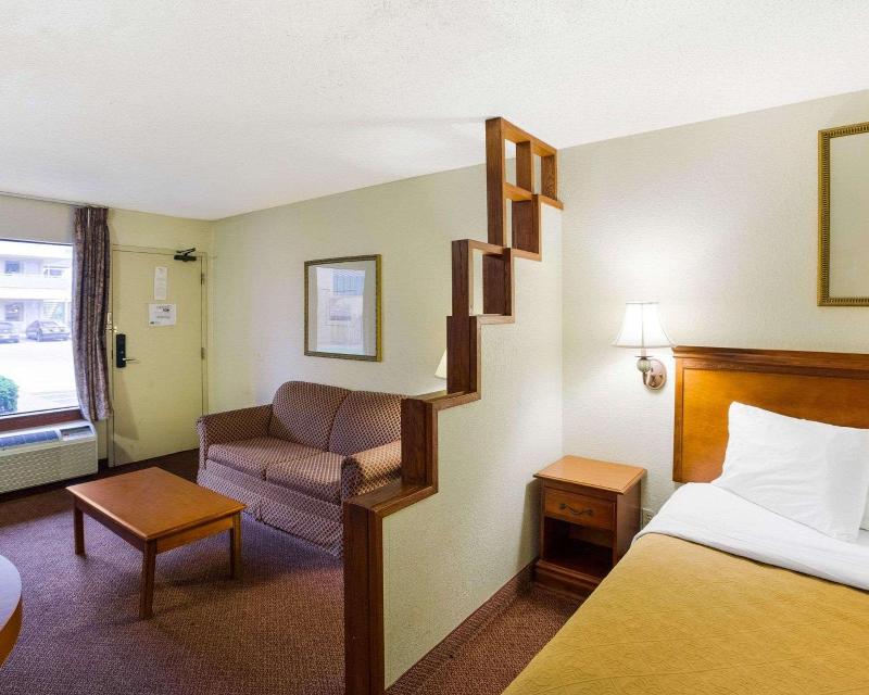 Rodeway Inn & Suites Fiesta Park - photo 7