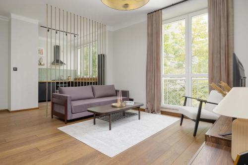 Air Conditioned Apartment in Warsaw Center with Desk and Bathtub by Noclegi Renters — 4-Star Luxury Hotel in Warsaw, Poland