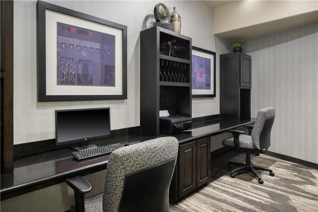 Best Western Premier Crown Chase Inn & Suites - photo 32