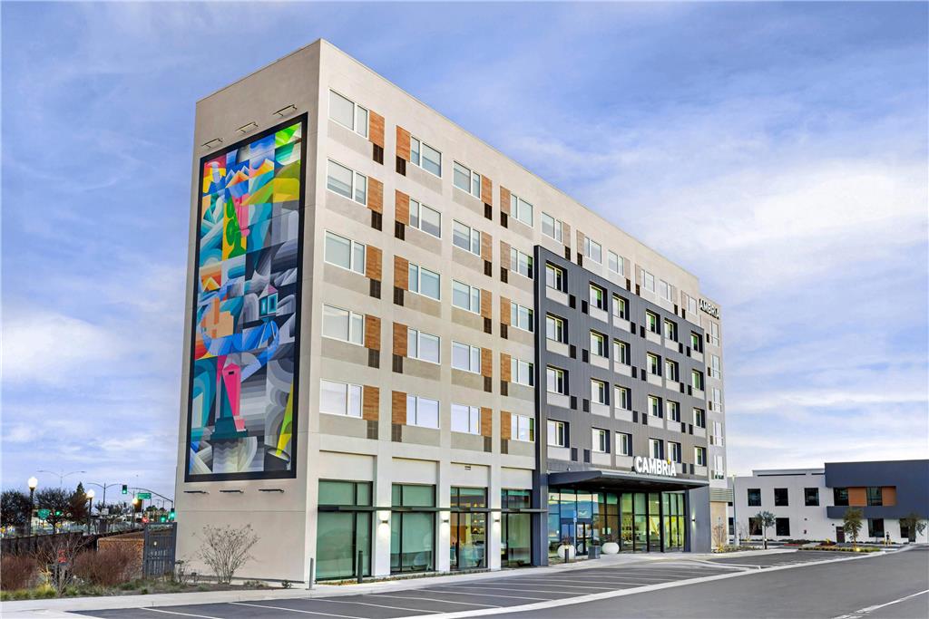 Cambria Hotel Burbank Airport - carbon neutral hotel in Burbank