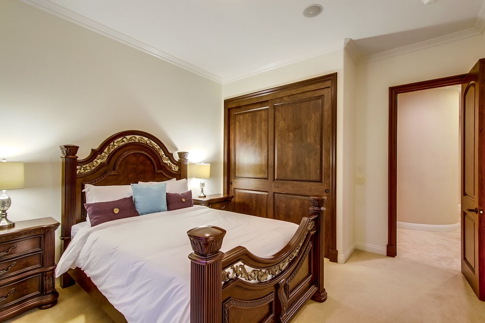 Tropical 5BR La Jolla Retreat by NamaStay - photo 39