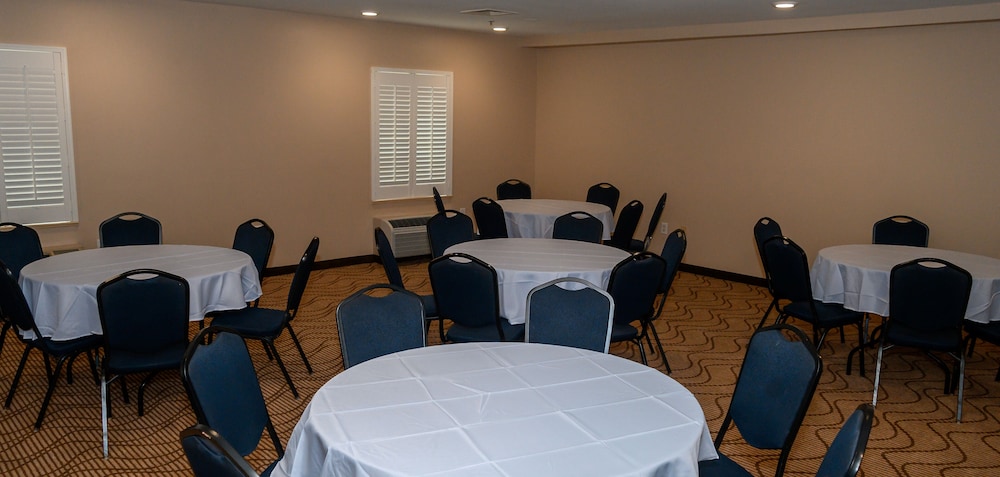 Comfort Inn & Suites Patriots Point - photo 24