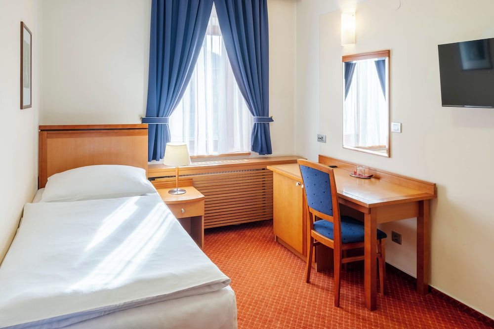 Hotel Slovan — Jesenik — photo 3