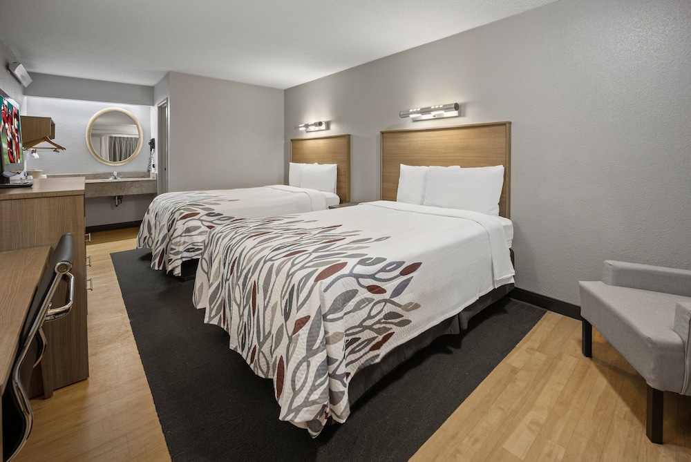 Red Roof Inn Greensboro Airport - photo 14
