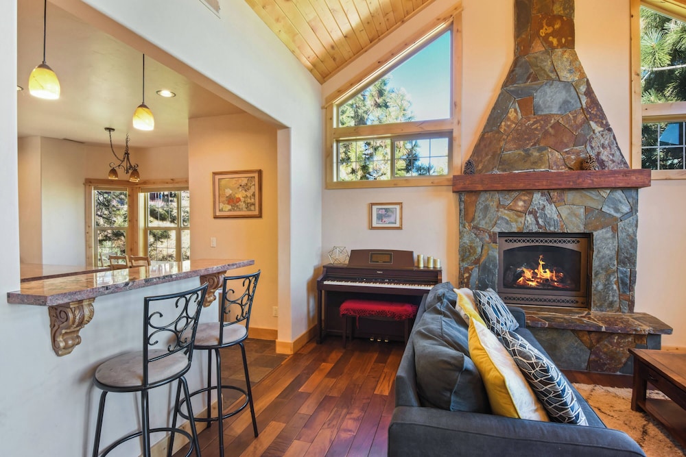 Hilltop Hideaway w Game Room & Forest Views - photo 25