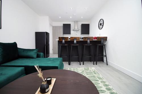 New Cardiff Bloc Exclusive Apartments By Prime Stays Shops and Parking Great for Groups and Families — 4-Star Luxury Hotel in Cardiff, United Kingdom