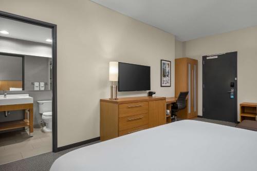 Hyatt Place Iowa City Downtown - photo 26