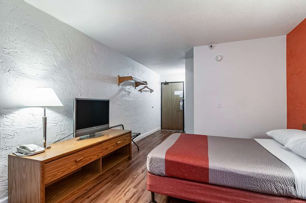 Motel 6 Naperville IL - photo 9