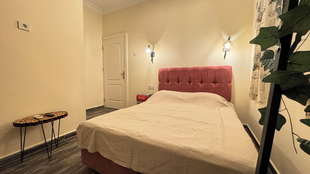Callisto Pub & Kitchen & Hotel - last minute hotel in Antalya