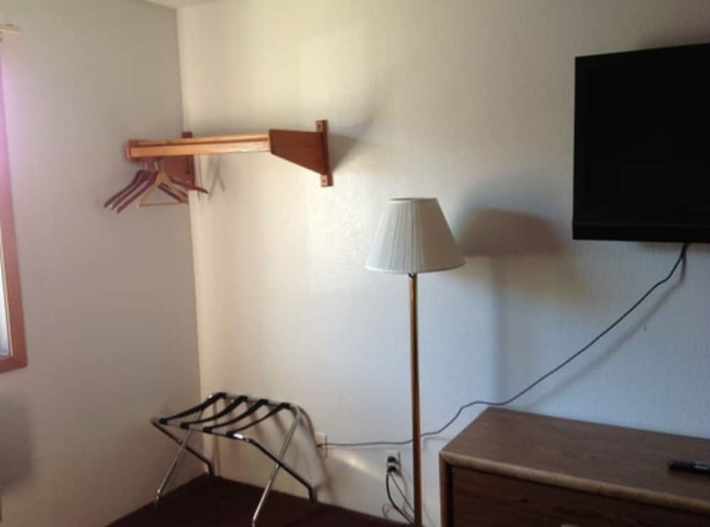 Super 8 by Wyndham Winchester VA - photo 11