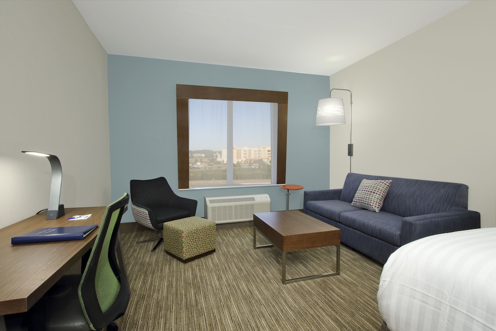 Holiday Inn Express & Suites Columbus North an IHG Hotel - photo 5
