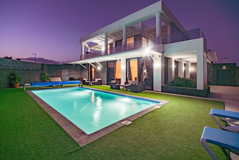 Villa Jessy Luxury Golf — 4-Star Luxury Hotel in Tias, Spain