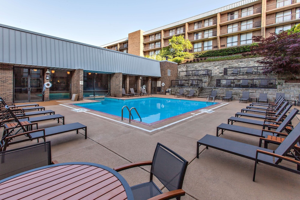 DoubleTree by Hilton Pittsburgh Green Tree - photo 22