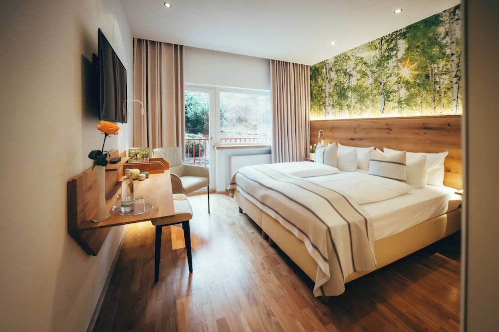 Landidyll Hotel Weidenbrück — 4-Star Luxury Hotel in Koeln, Germany