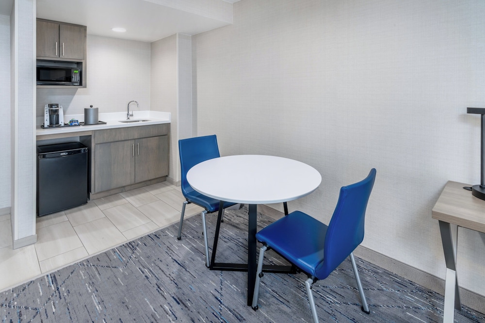 Holiday Inn Express Hotel & Suites Cheyenne by IHG - photo 12