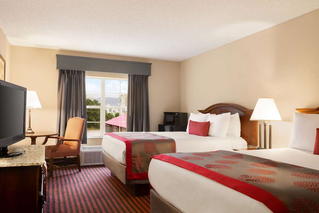 Ramada by Wyndham Pigeon Forge North - photo 11