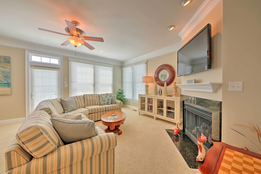 Manteo Waterfront Resort Home with 30 Ft Dock - photo 3
