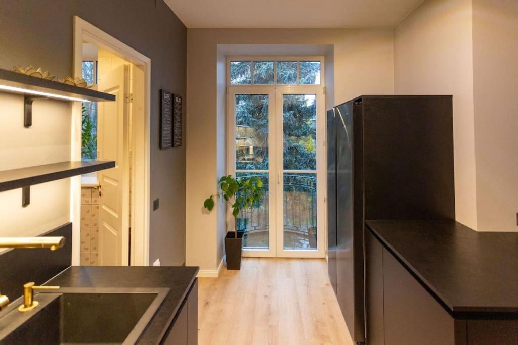 Top Secure Spacious Apartment