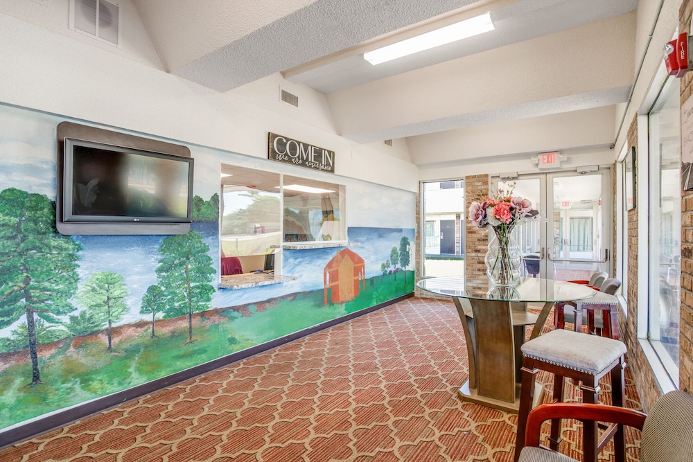 OYO Hotel Mona Lake Muskegon - photo 6
