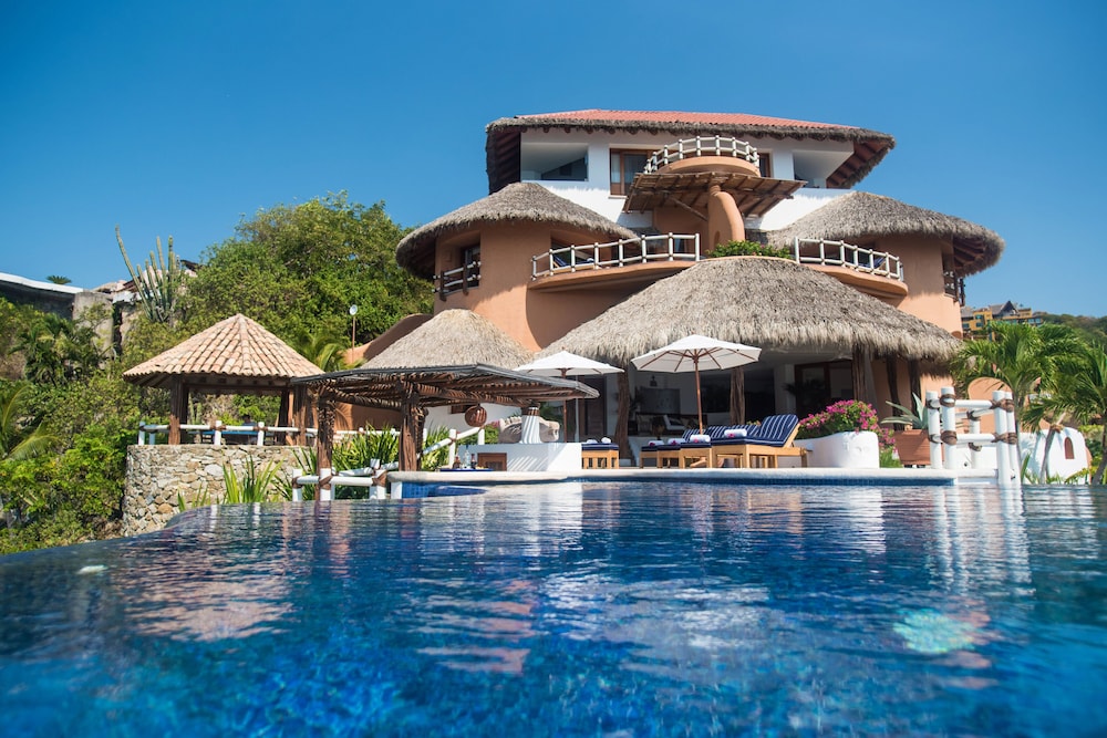 Villa El Murmullo by La Casa Que Canta — 4-Star Luxury Hotel in Ixtapa-Zihuatanejo, Mexico