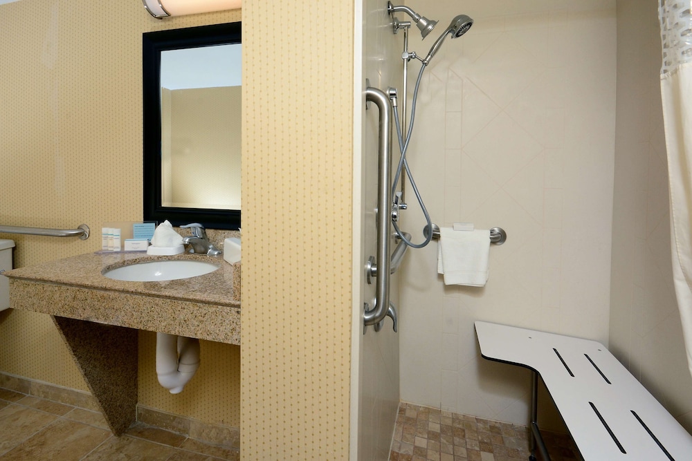 Hampton Inn Raleigh Town Of Wake Forest - photo 32