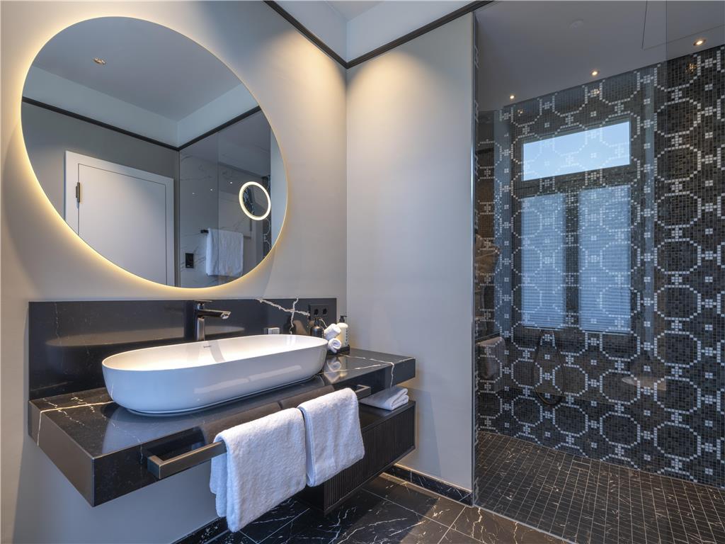 ICONS EHBB rooms Deluxe Room