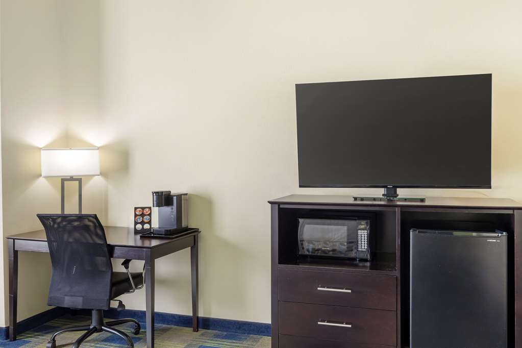 Best Western Plus Pratt - photo 33
