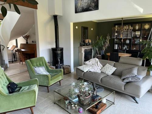 Villa Architecte La Celle saint cloud — 4-Star Luxury Hotel in La Celle-Saint-Cloud, France