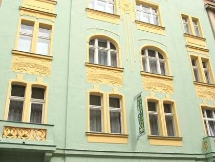 Hotel Sunflower - carbon neutral hotel in Prague
