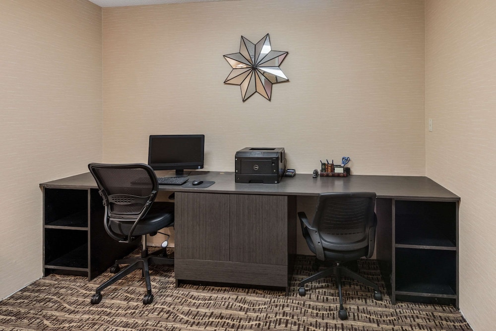 Comfort Suites Monroe - photo 75