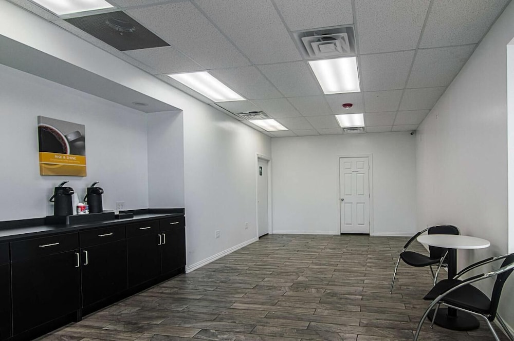 LoneStar Inn & Suites - photo 4