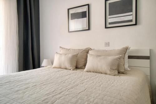 Limnaria Gardens B 103