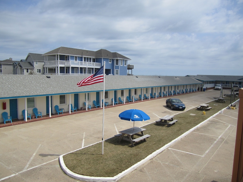 Dolphin Oceanfront Motel - photo 2