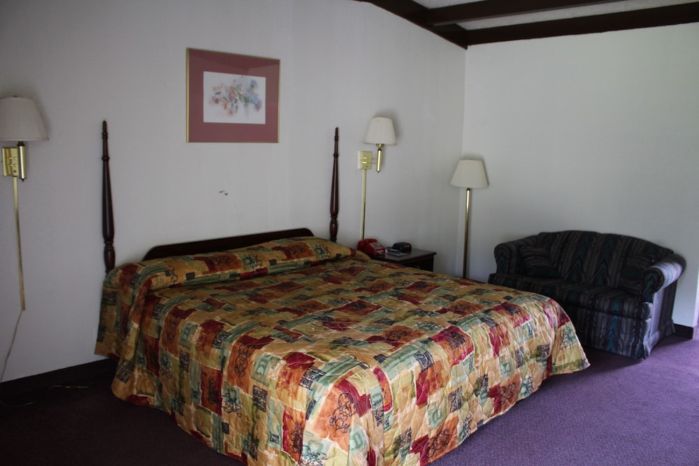 Hometown Inn Staunton - photo 5