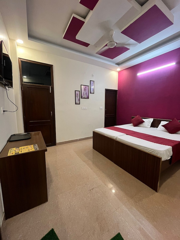 Hotel Silver Inn - carbon neutral hotel in Noida