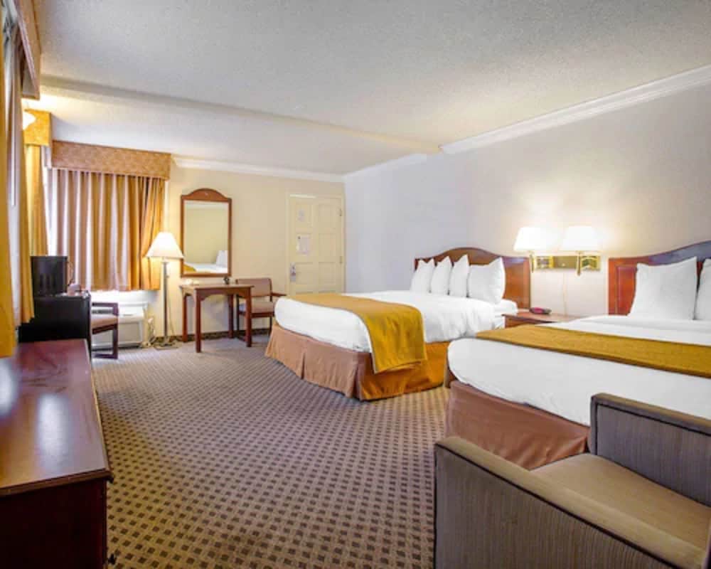 Arbor Inn Monterey - photo 10